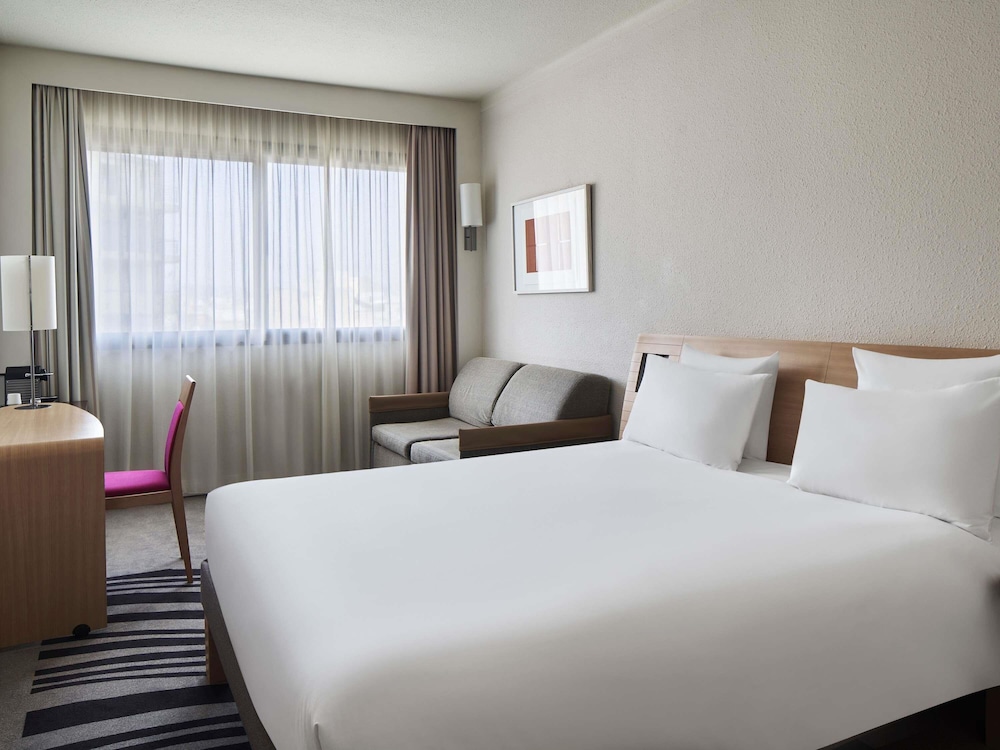 Novotel Athenes — Hotel rooms in Athens, Attica