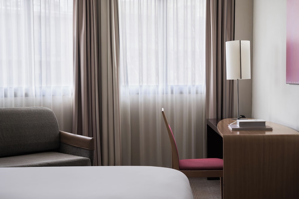 Novotel Athenes — Hotel rooms in Athens, Attica