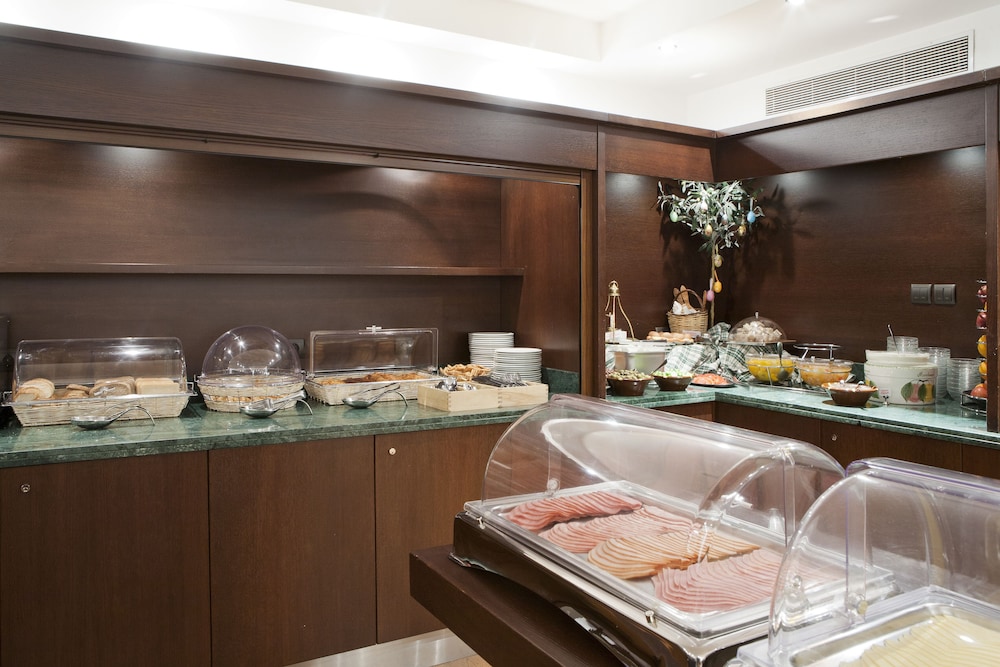 Plaka Hotel — Restaurant & bars in Athens, Attica