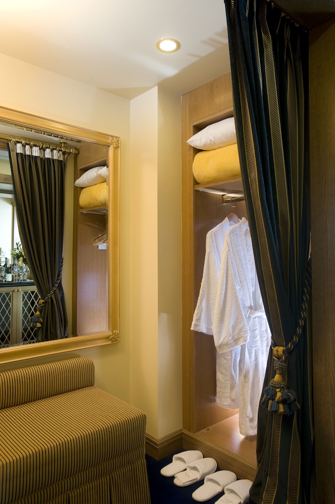 Royal Olympic Hotel — Hotel rooms in Athens, Attica