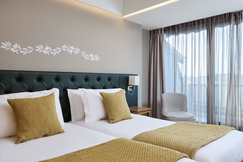 Titania Hotel — Hotel rooms in Athens, Attica