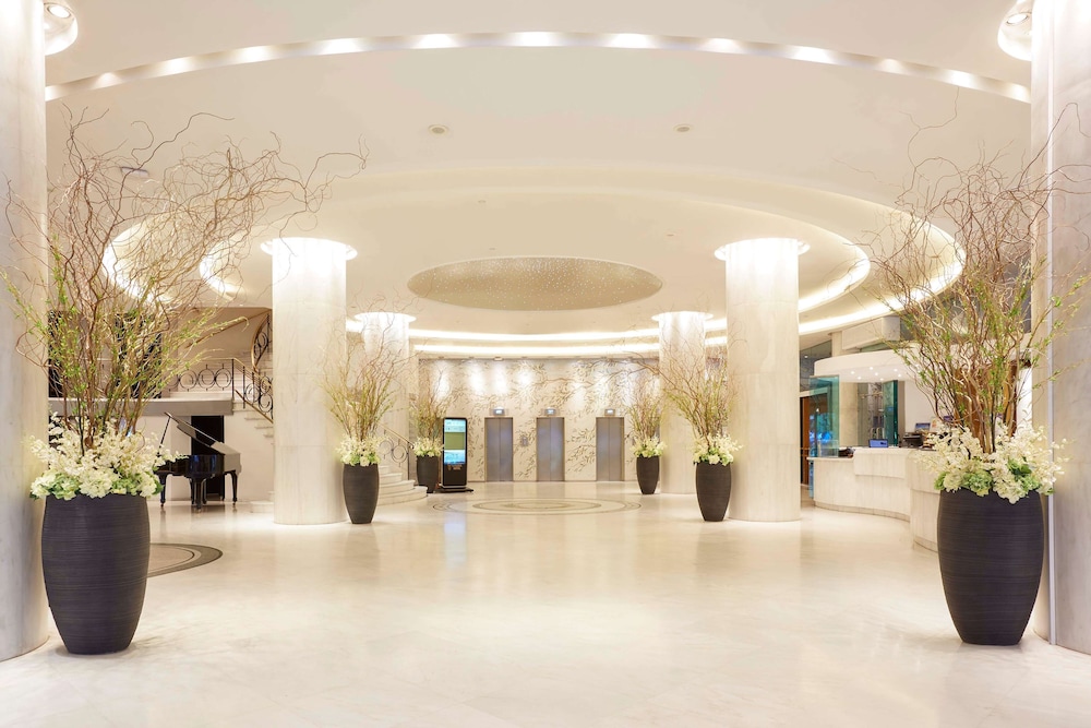 Titania Hotel — Hotel building in Athens, Attica
