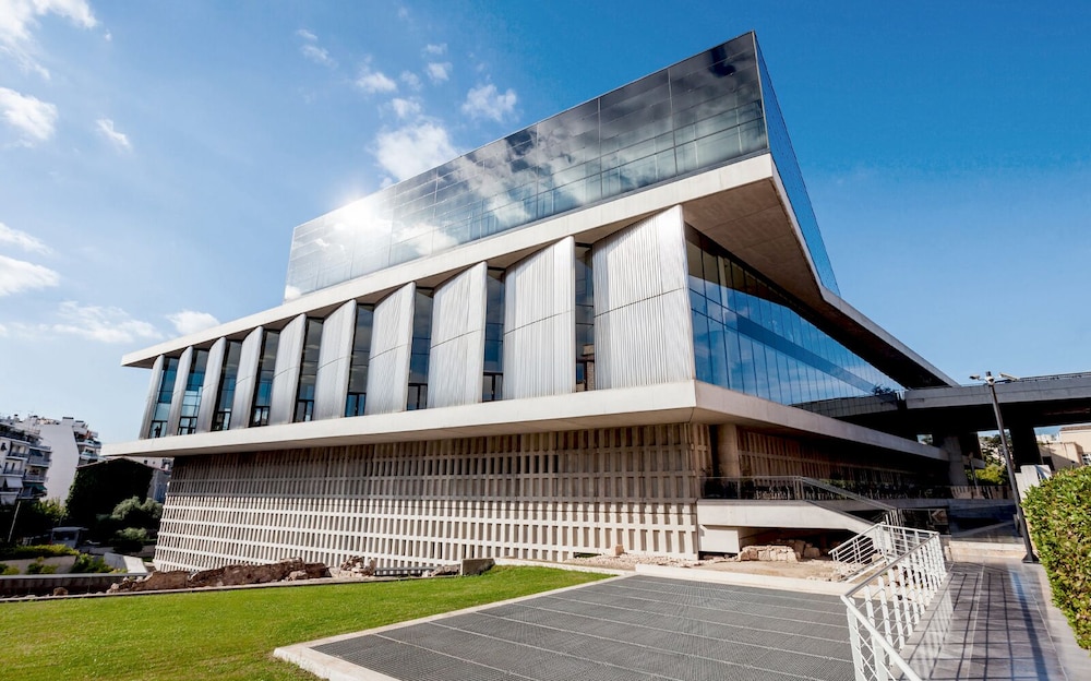 Titania Hotel — Hotel building in Athens, Attica