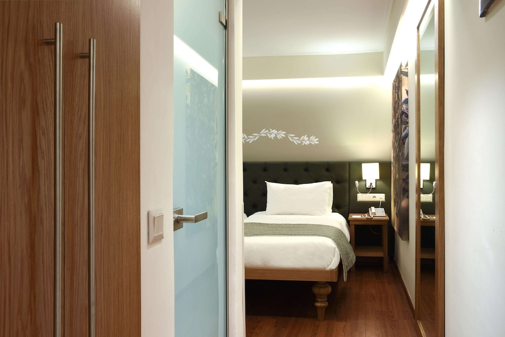 Titania Hotel — Hotel rooms in Athens, Attica