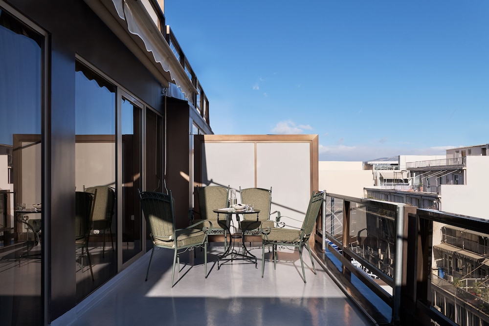 Titania Hotel — Hotel building in Athens, Attica