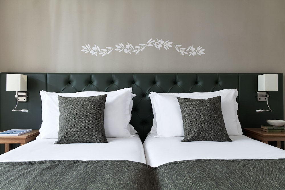 Titania Hotel — Hotel rooms in Athens, Attica