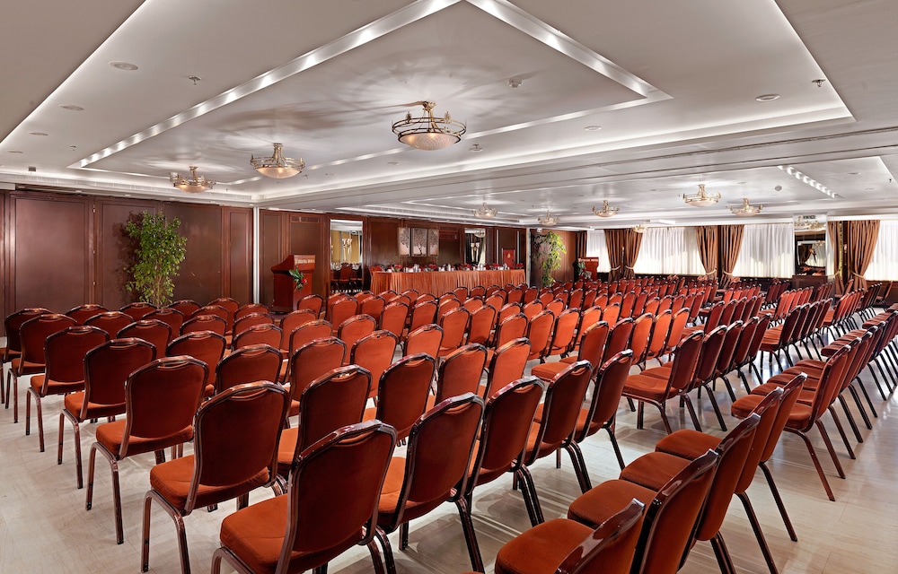 Titania Hotel — Hotel building in Athens, Attica