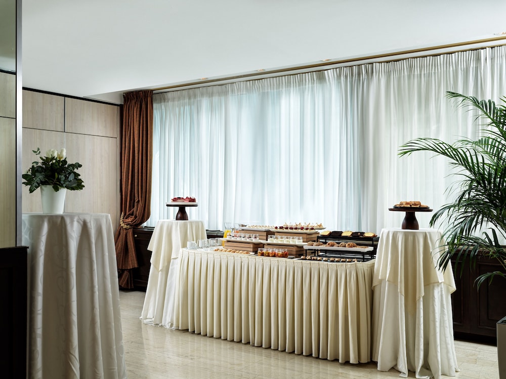 Titania Hotel — Restaurant & bars in Athens, Attica