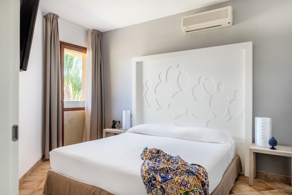 VOI Arenella Resort — Hotel rooms in Ognina, Sicily