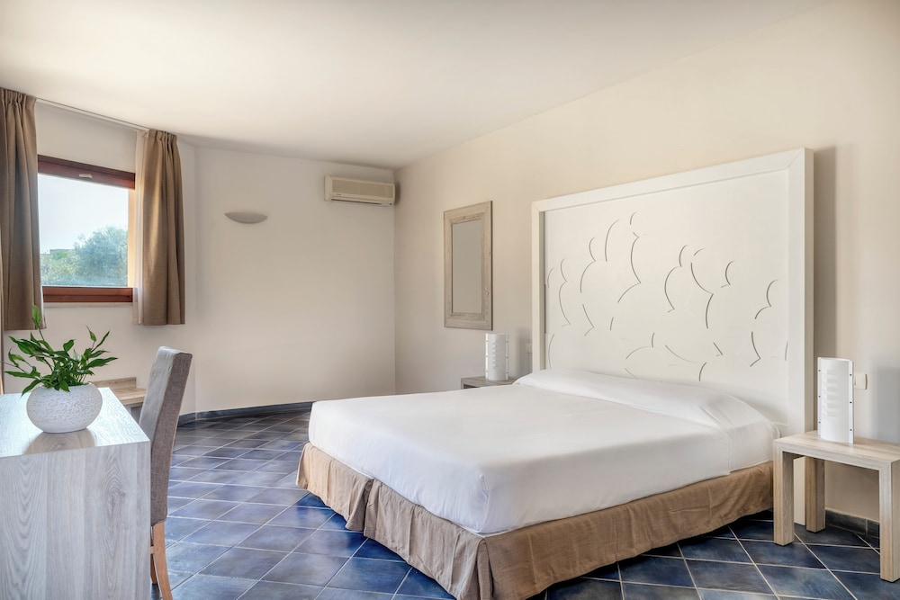 VOI Arenella Resort — Hotel rooms in Ognina, Sicily