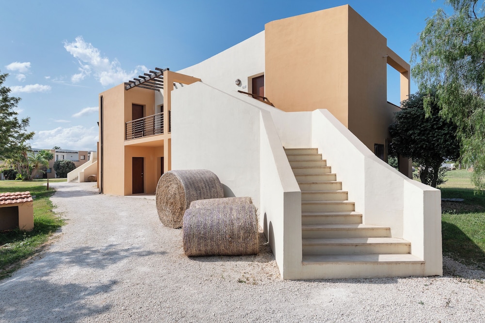 VOI Arenella Resort — Hotel building in Ognina, Sicily