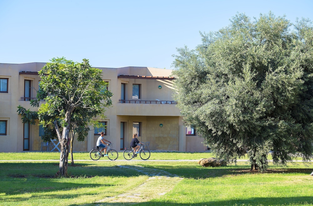 VOI Arenella Resort — Hotel building in Ognina, Sicily