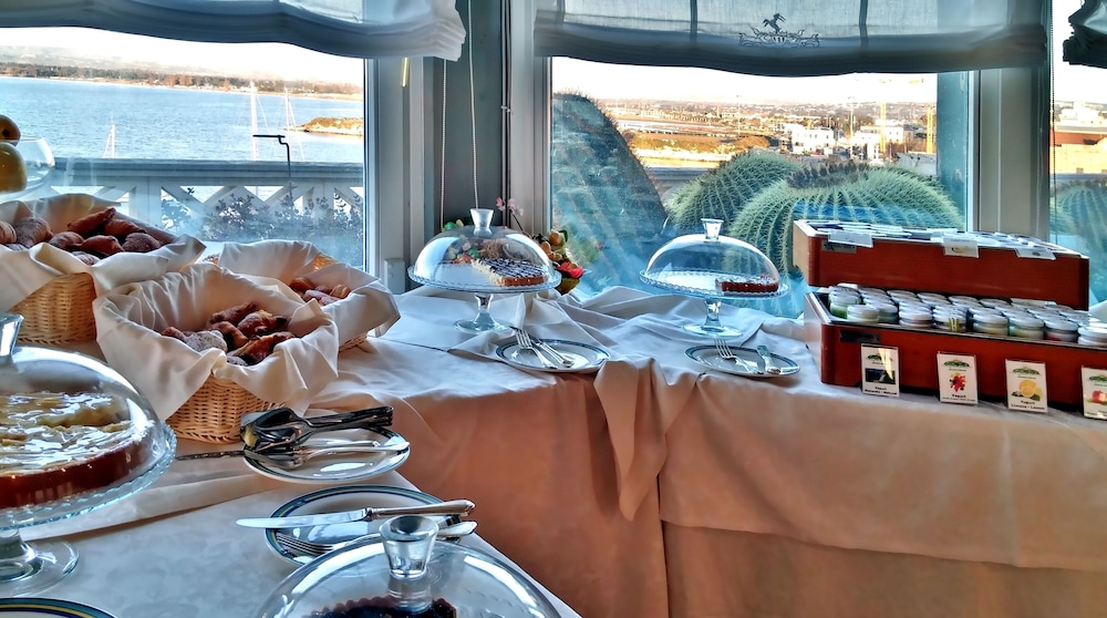 Grand Hotel Ortigia Siracusa — Restaurant & bars in Siracusa, Sicily