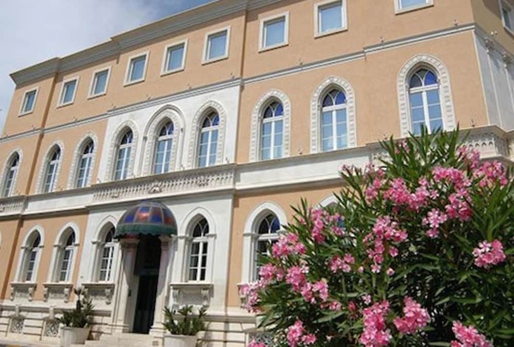 Grand Hotel Ortigia Siracusa — Hotel building in Siracusa, Sicily