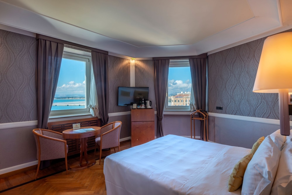 Grand Hotel Ortigia Siracusa — Hotel rooms in Siracusa, Sicily