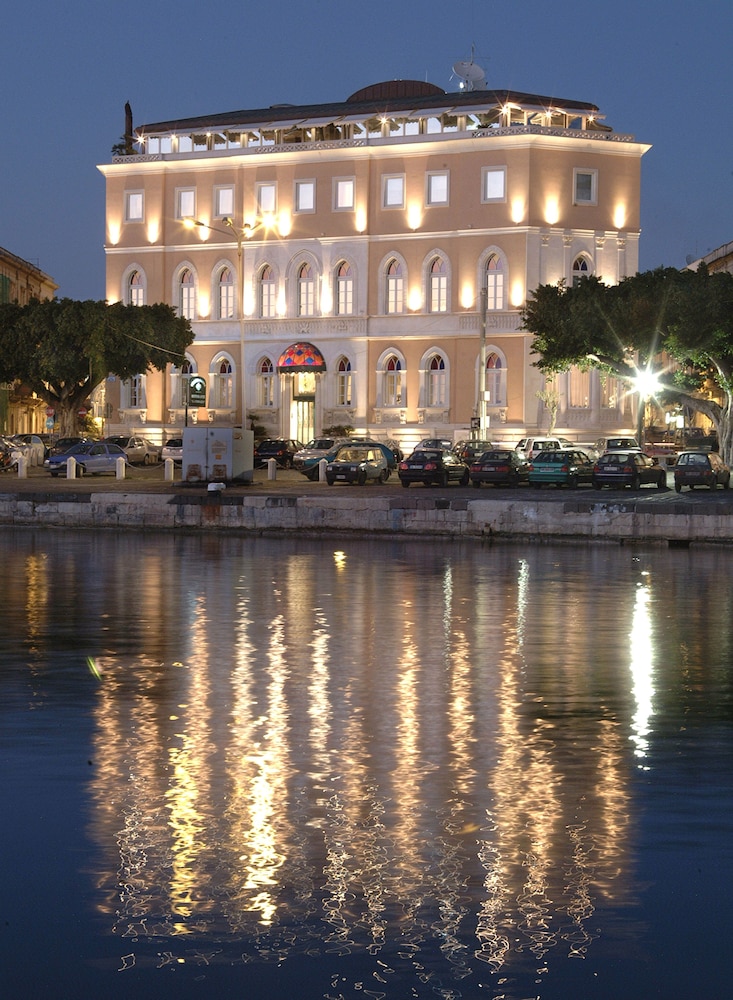 Grand Hotel Ortigia Siracusa — Hotel building in Siracusa, Sicily