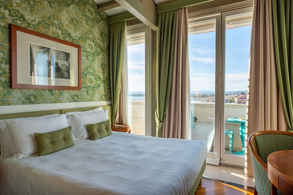 Grand Hotel Ortigia Siracusa — Hotel rooms in Siracusa, Sicily