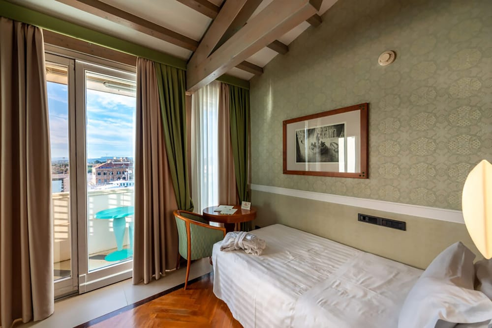 Grand Hotel Ortigia Siracusa — Hotel rooms in Siracusa, Sicily