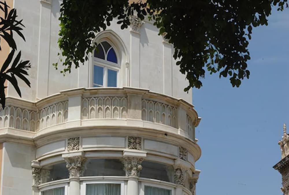 Grand Hotel Ortigia Siracusa — Hotel building in Siracusa, Sicily