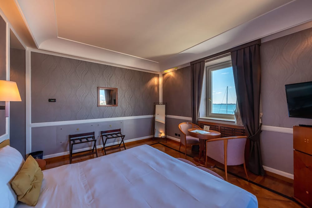 Grand Hotel Ortigia Siracusa — Hotel rooms in Siracusa, Sicily