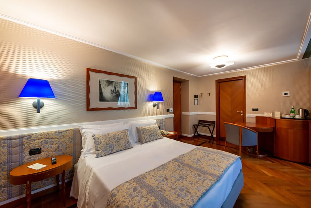 Grand Hotel Ortigia Siracusa — Hotel rooms in Siracusa, Sicily