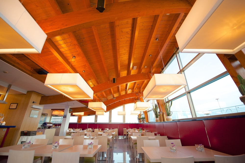 Mercure Siracusa Prometeo — Restaurant & bars in Siracusa, Sicily
