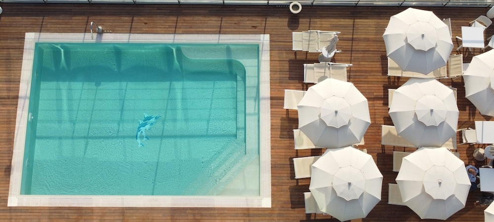 Mercure Siracusa Prometeo — Swimming pool in Siracusa, Sicily