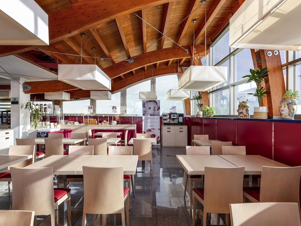 Mercure Siracusa Prometeo — Restaurant & bars in Siracusa, Sicily