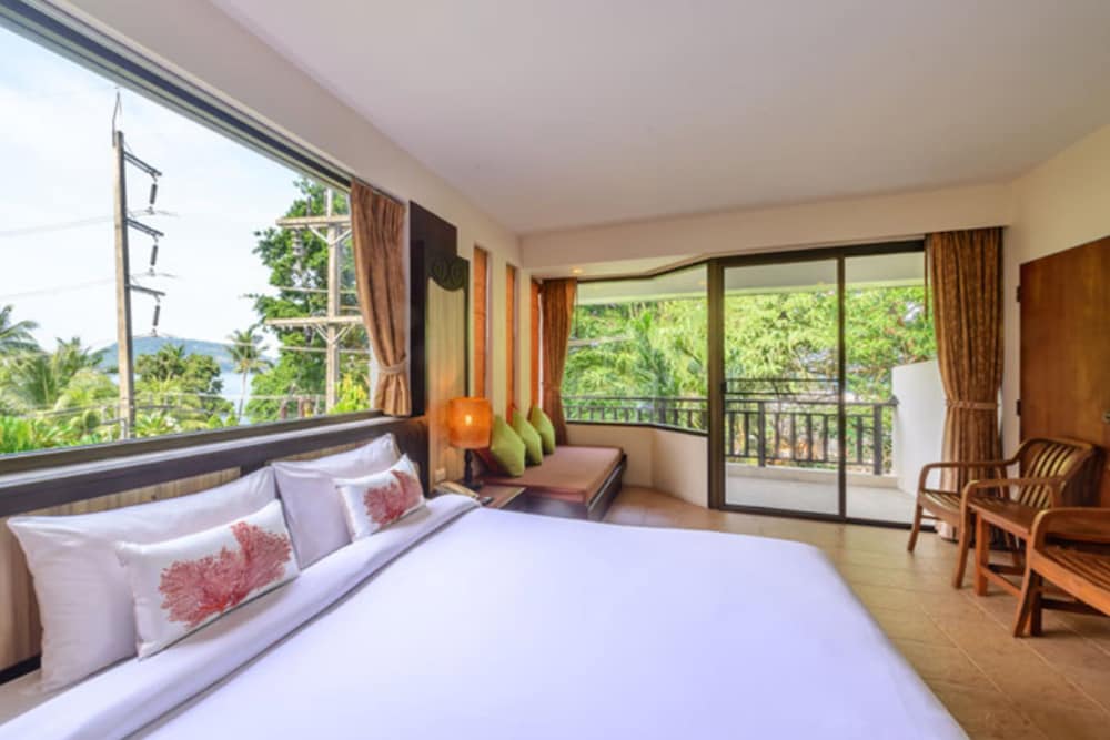 Patong Lodge Hotel — Hotel rooms in Patong Beach, Phuket Province