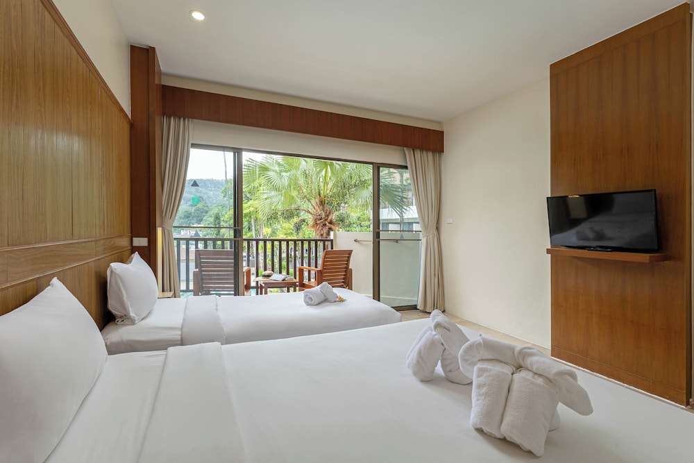 Patong Lodge Hotel — Hotel rooms in Patong Beach, Phuket Province