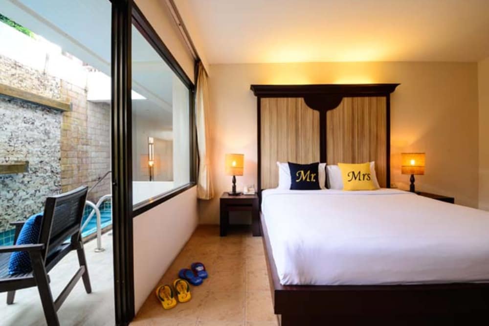 Patong Lodge Hotel — Hotel rooms in Patong Beach, Phuket Province