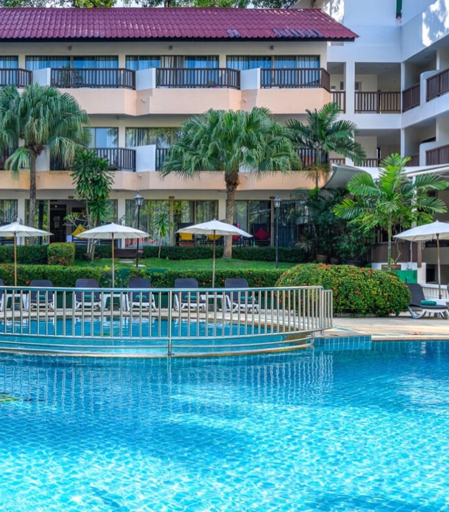 Patong Lodge Hotel — Swimming pool in Patong Beach, Phuket Province