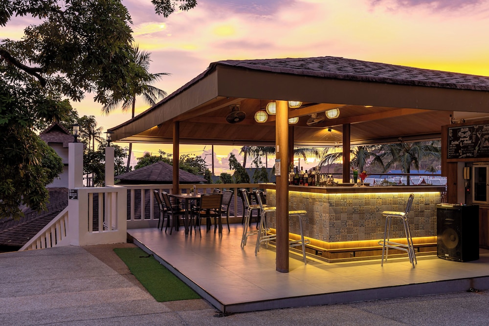 Patong Lodge Hotel — Restaurant & bars in Patong Beach, Phuket Province