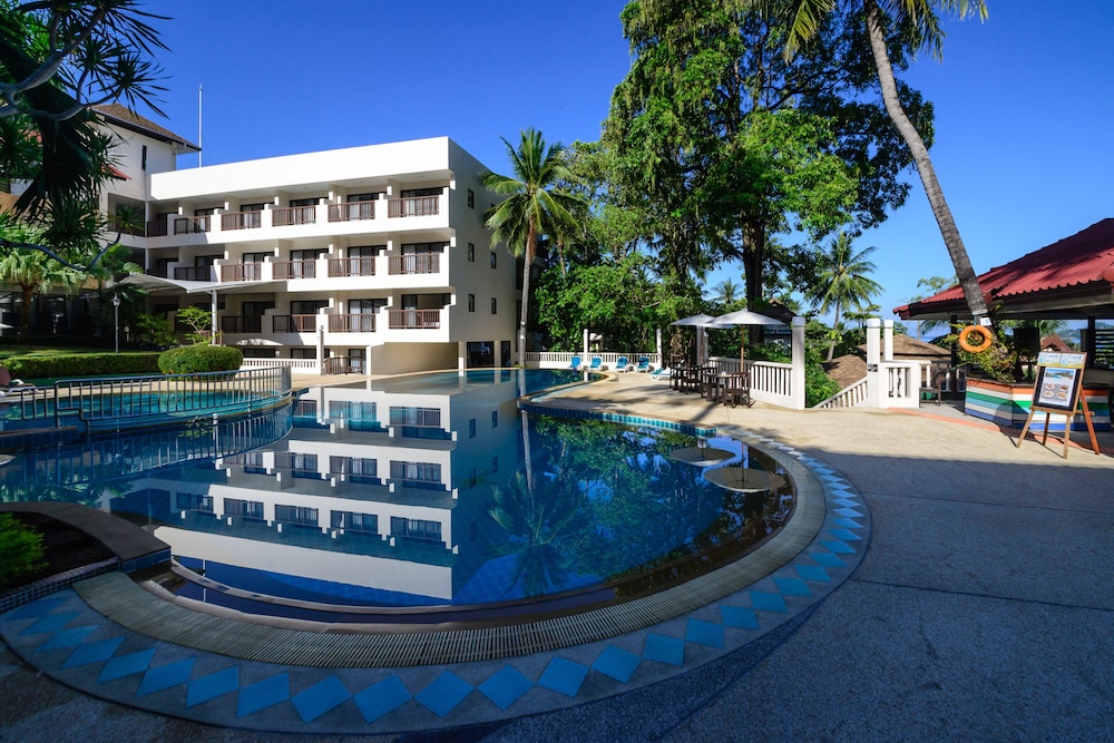 Patong Lodge Hotel — Swimming pool in Patong Beach, Phuket Province