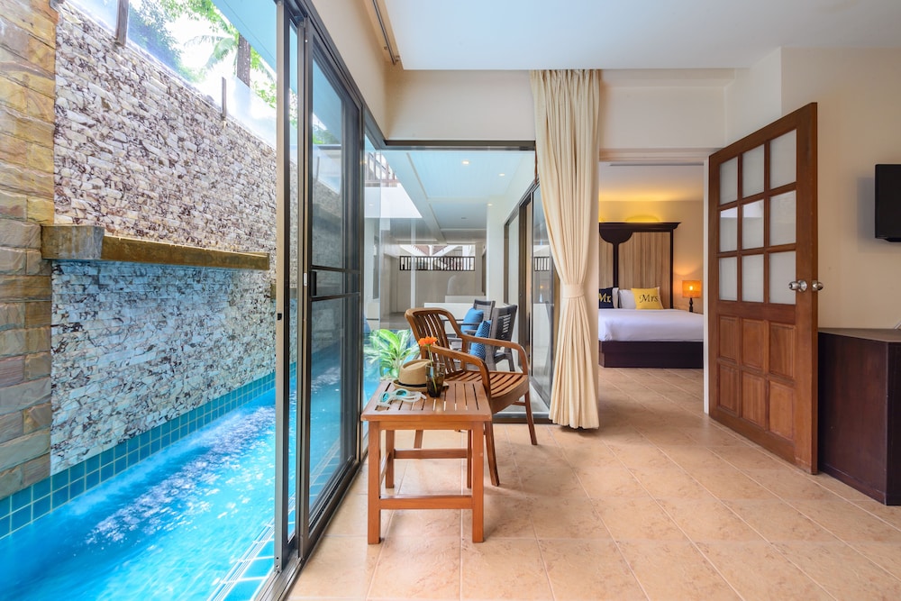 Patong Lodge Hotel — Hotel rooms in Patong Beach, Phuket Province