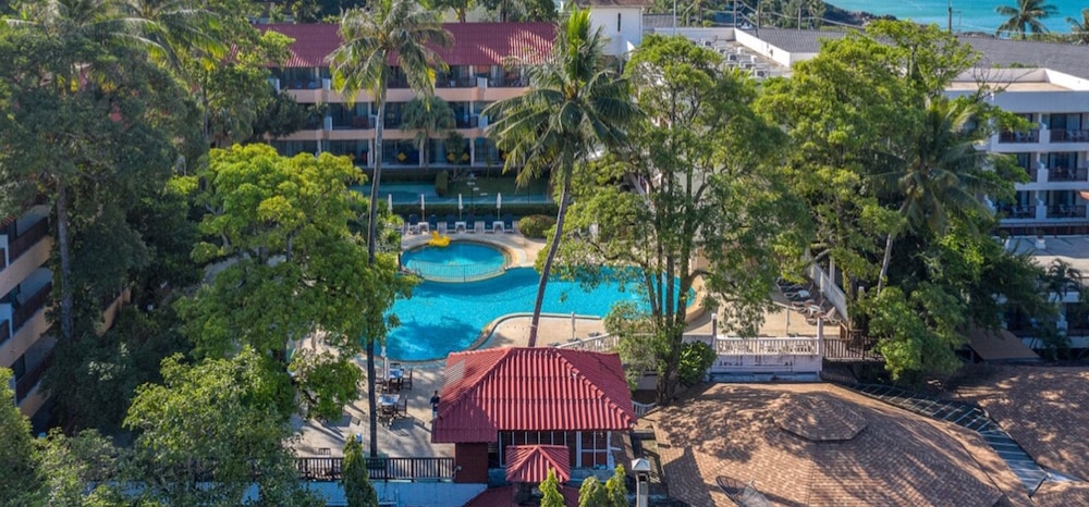 Patong Lodge Hotel — Swimming pool in Patong Beach, Phuket Province