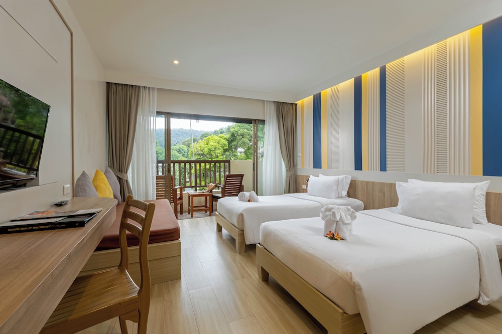 Patong Lodge Hotel — Hotel rooms in Patong Beach, Phuket Province