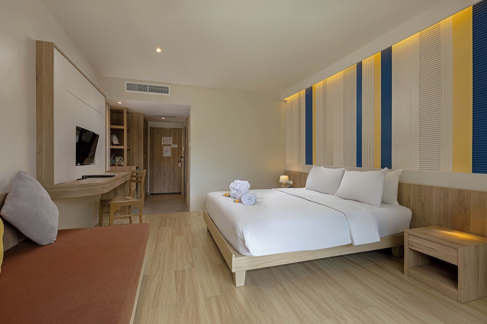 Patong Lodge Hotel — Hotel rooms in Patong Beach, Phuket Province