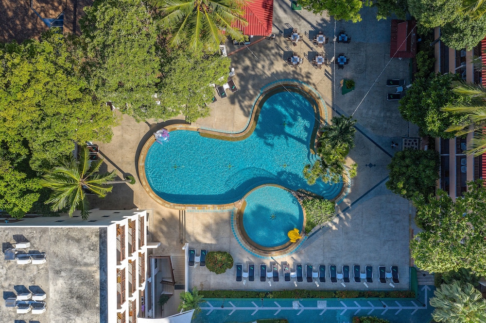 Patong Lodge Hotel — Swimming pool in Patong Beach, Phuket Province