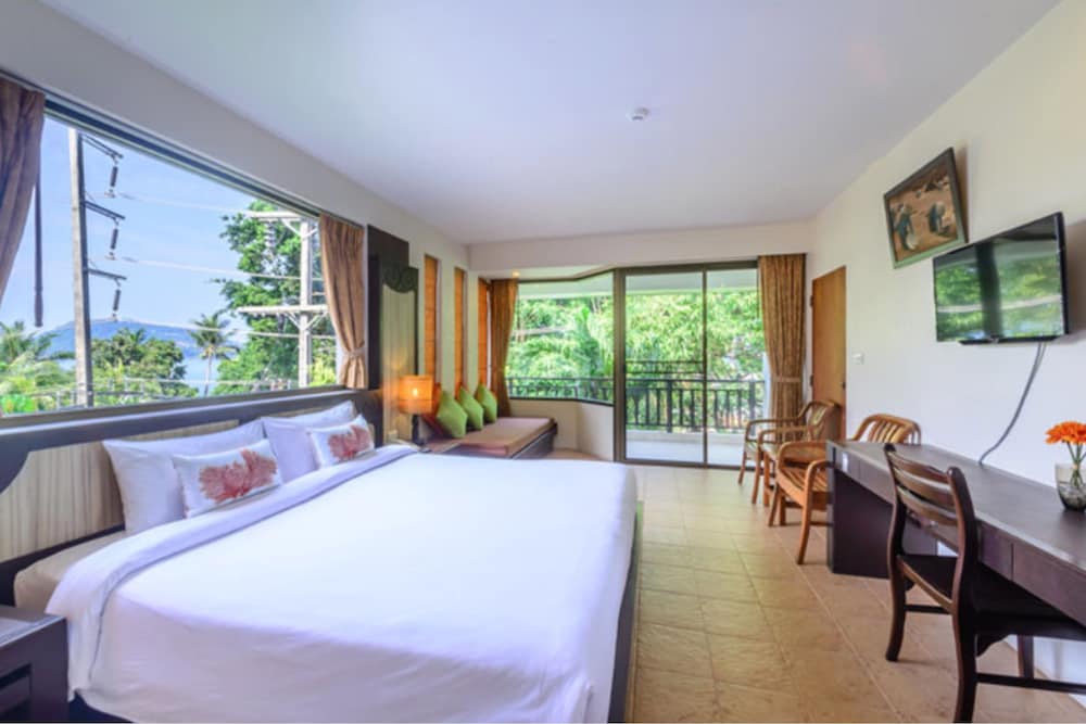 Patong Lodge Hotel — Hotel rooms in Patong Beach, Phuket Province