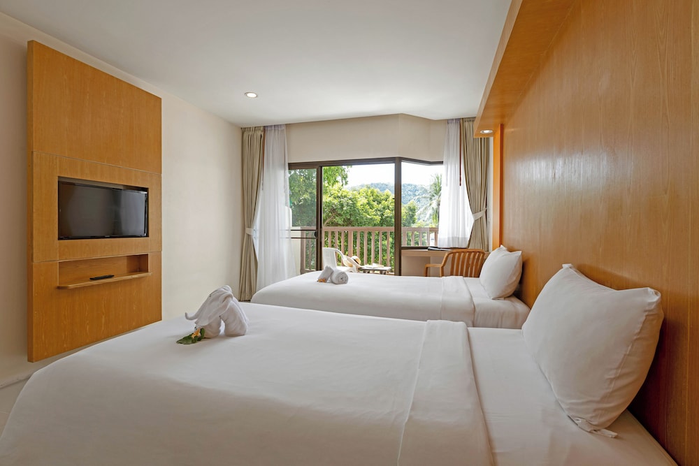 Patong Lodge Hotel — Hotel rooms in Patong Beach, Phuket Province