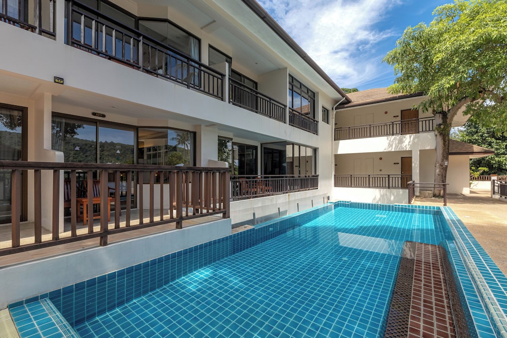Patong Lodge Hotel — Swimming pool in Patong Beach, Phuket Province