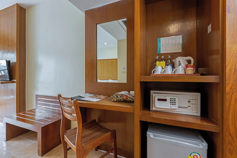 Patong Lodge Hotel — Hotel rooms in Patong Beach, Phuket Province