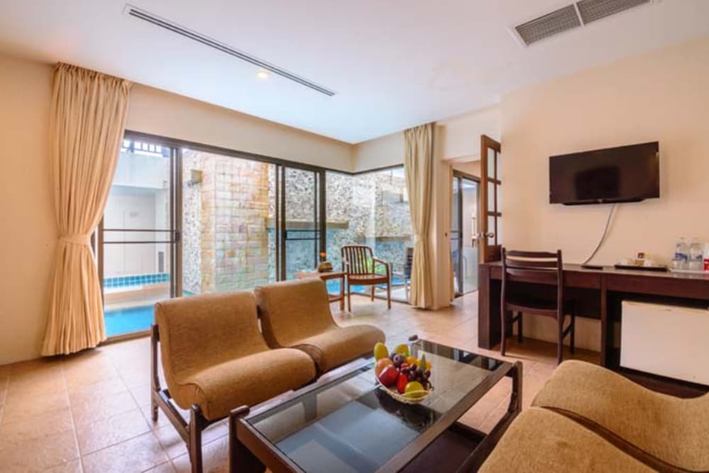 Patong Lodge Hotel — Hotel rooms in Patong Beach, Phuket Province