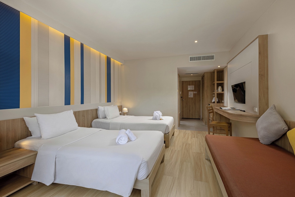 Patong Lodge Hotel — Hotel rooms in Patong Beach, Phuket Province