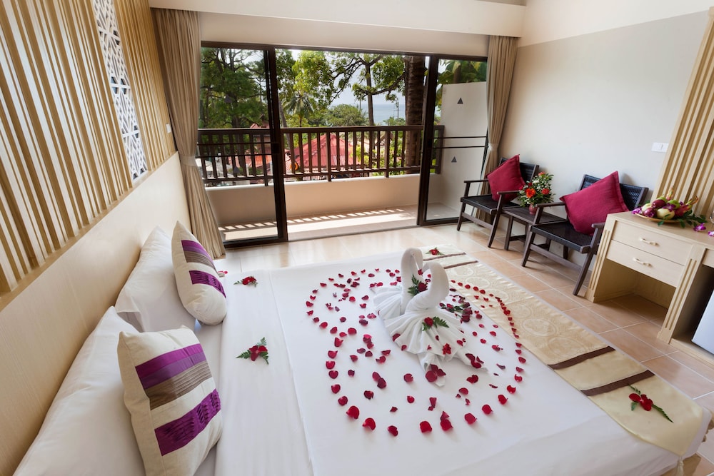 Patong Lodge Hotel — Hotel rooms in Patong Beach, Phuket Province