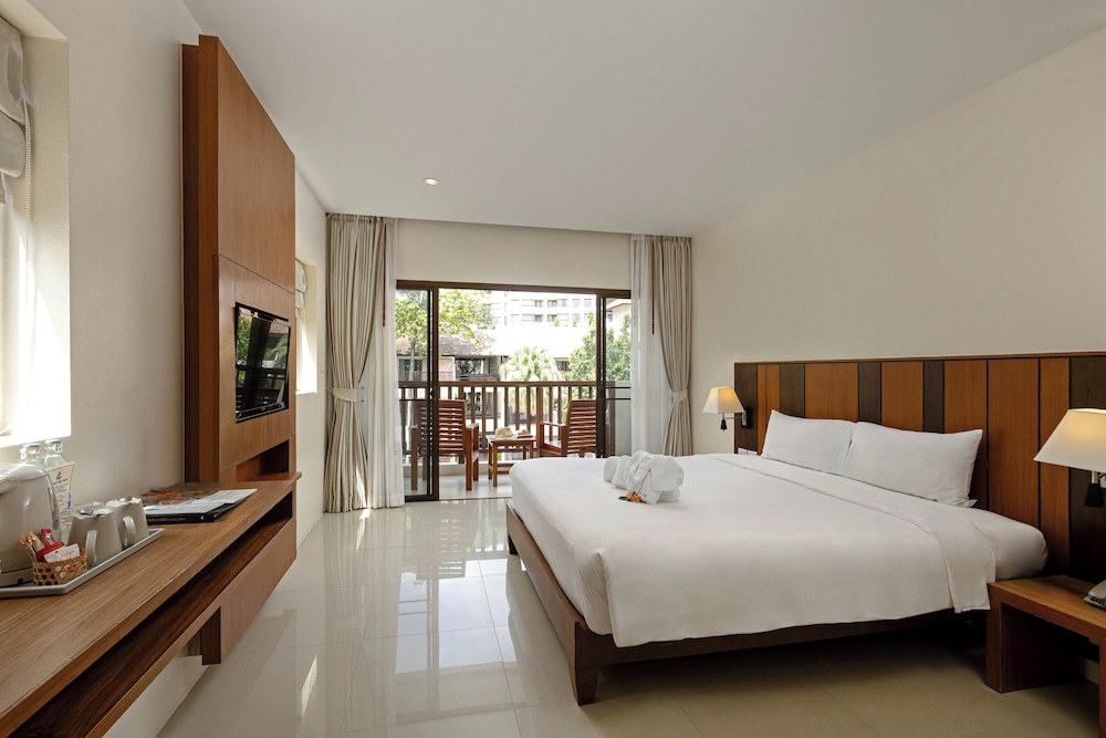 Patong Lodge Hotel — Hotel rooms in Patong Beach, Phuket Province