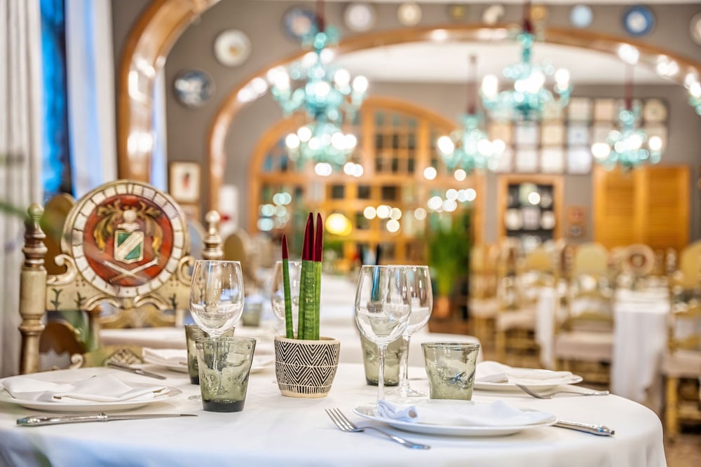 Duran Hotel & Restaurant — Restaurant & bars in Figueres, Catalonia