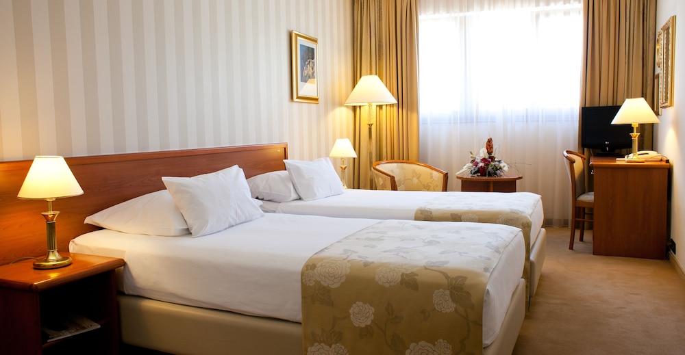 Hotel Globo — Hotel rooms in Split, Split-Dalmatia
