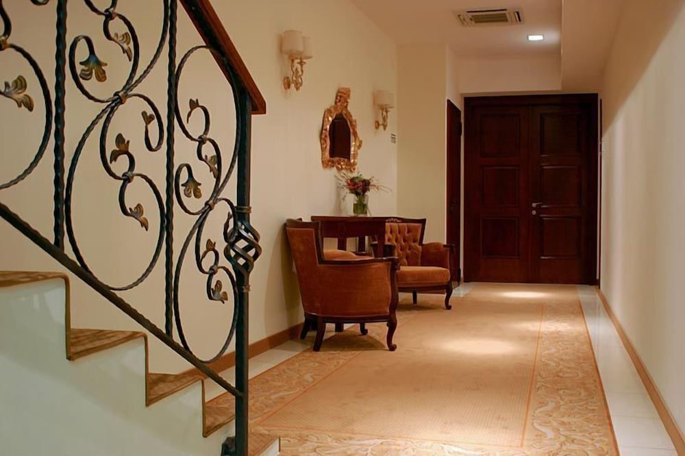 Hotel Globo — Hotel building in Split, Split-Dalmatia